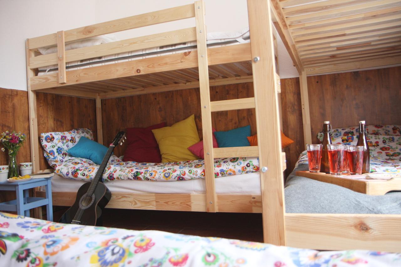 פוזנן Folk Hostel מראה חיצוני תמונה