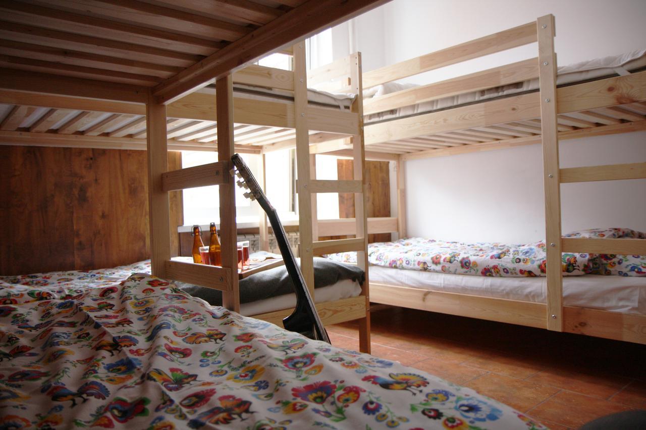 פוזנן Folk Hostel מראה חיצוני תמונה